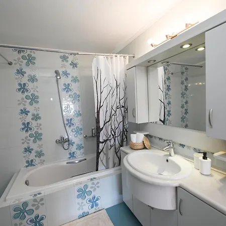 Sporados House Stení